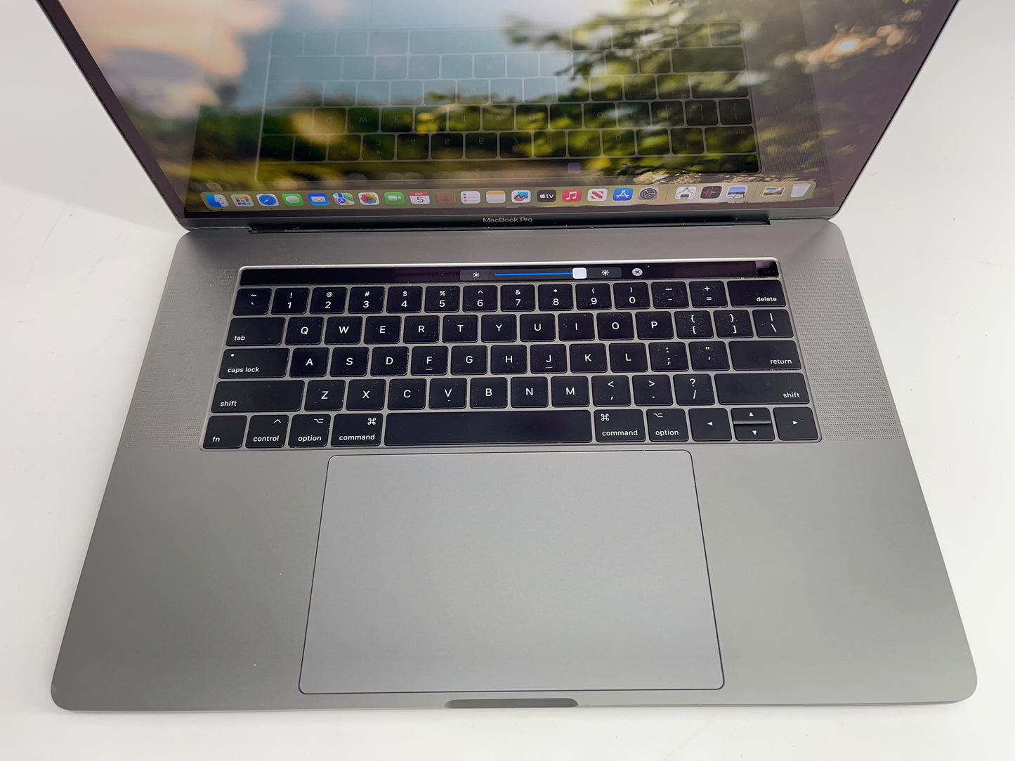 Apple 2017 Macbook Pro 15" 2.8 GHZ Quad Core i7 16GB 256GB SSD RP 555