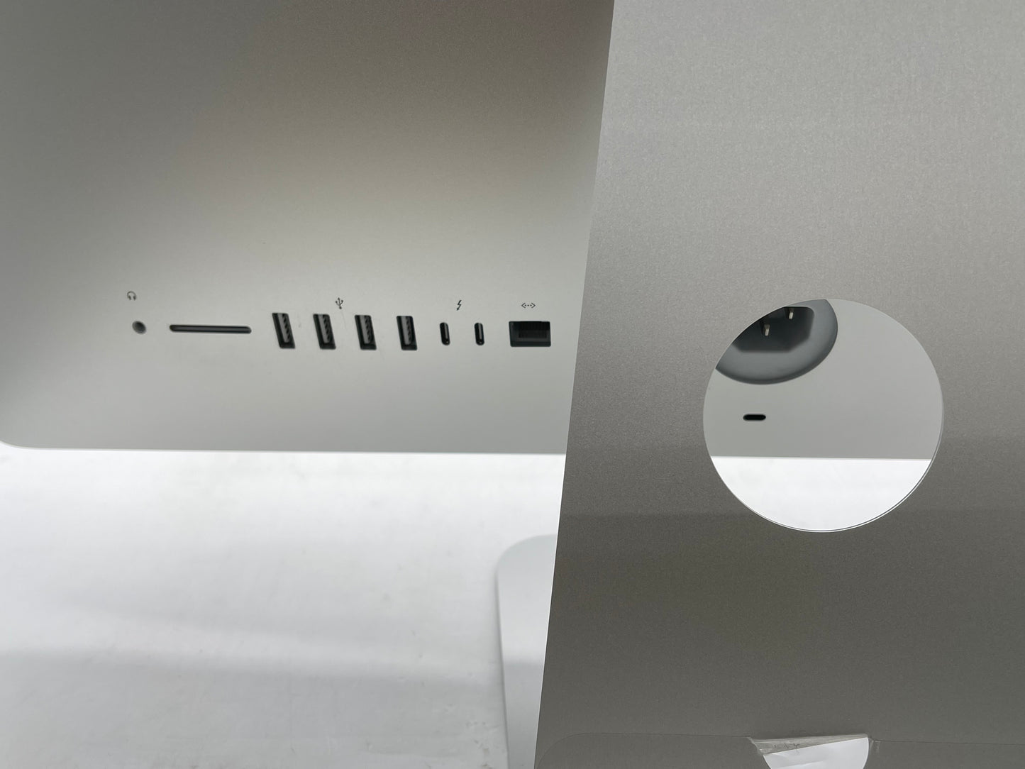 Apple 2019 21.5" iMac 3GHz 6-Core i5 16GB 256GB SSD RP560X 4GB (**Minor Crack**)