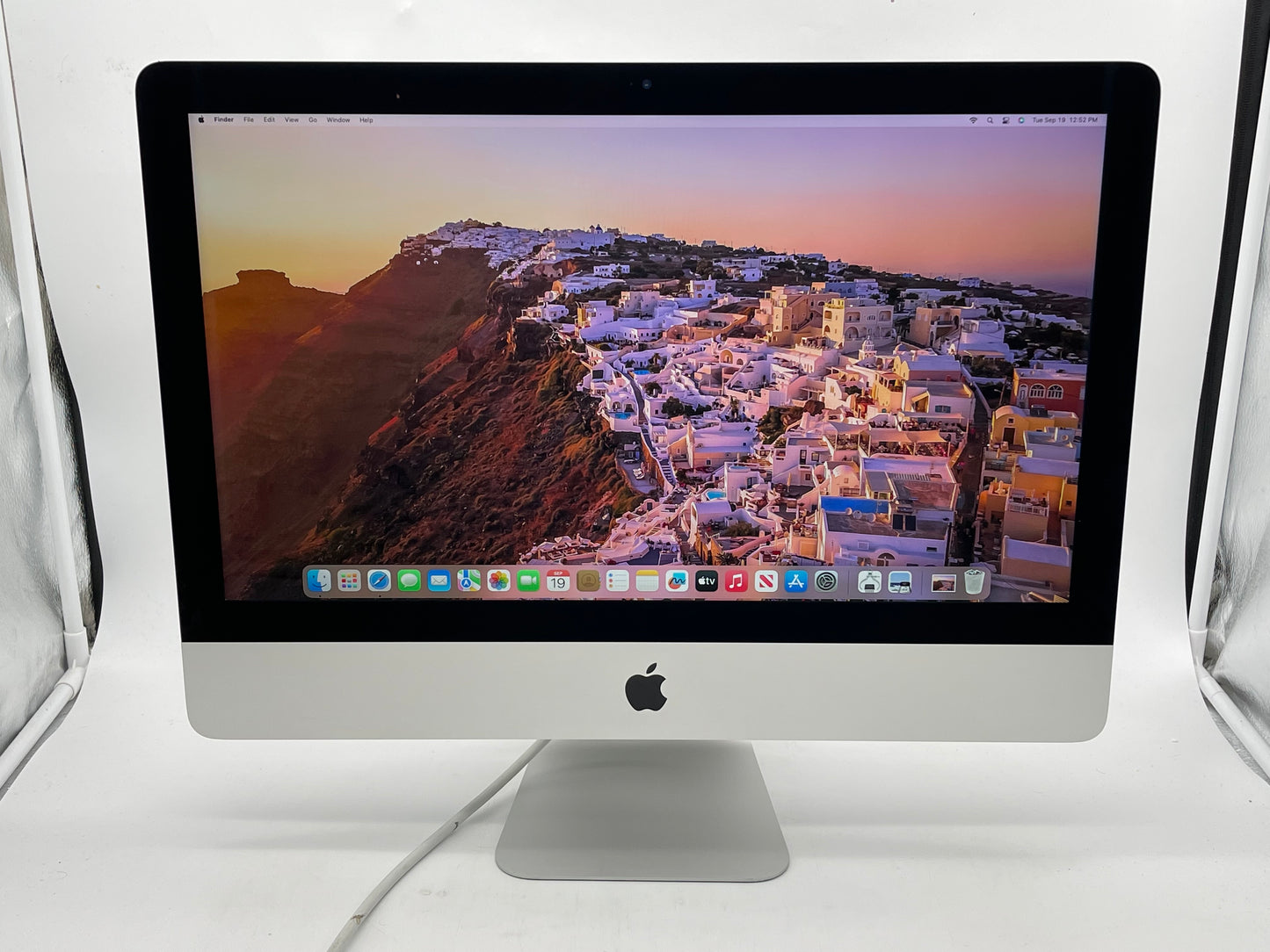Apple 2017 21.5" iMac 2.3GHz Dual-Core i5 8GB 256GB SSD IIPG640 - Excellent