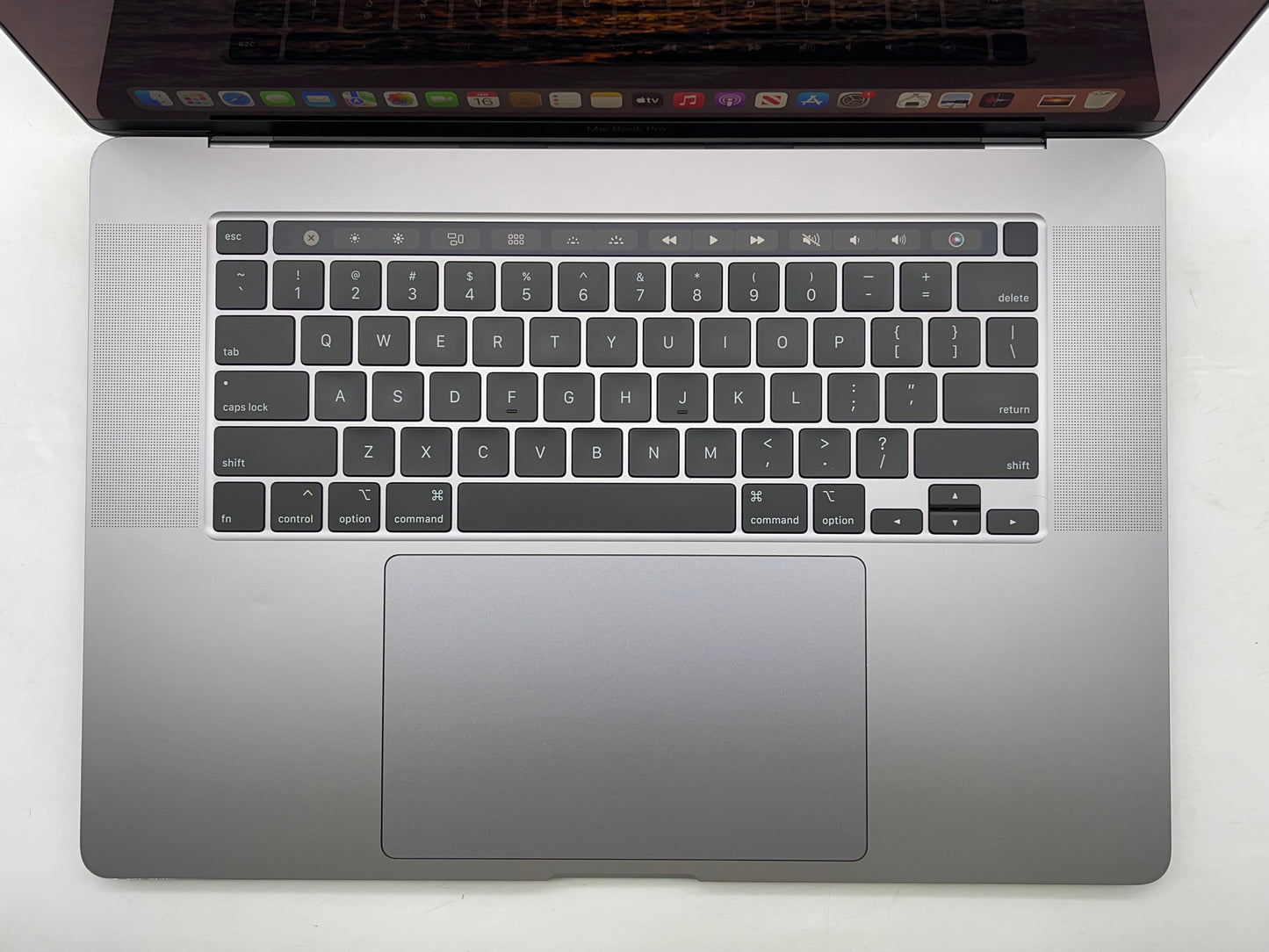 Apple 2019 16" MacBook Pro 2.4GHz 8-Core i9 32GB 1TB SSD RP5500M 4GB - Very Good