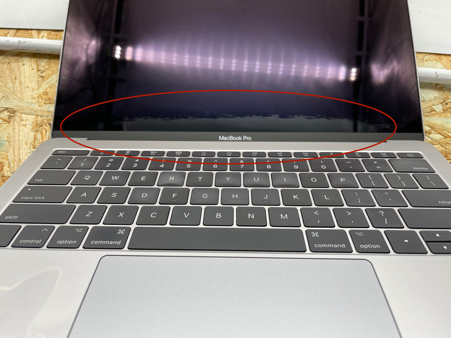 Apple 2017 MacBook Pro 13 in 2.3GHz Dual-Core i5 16GB RAM 128GB SSD IIPG640-Good