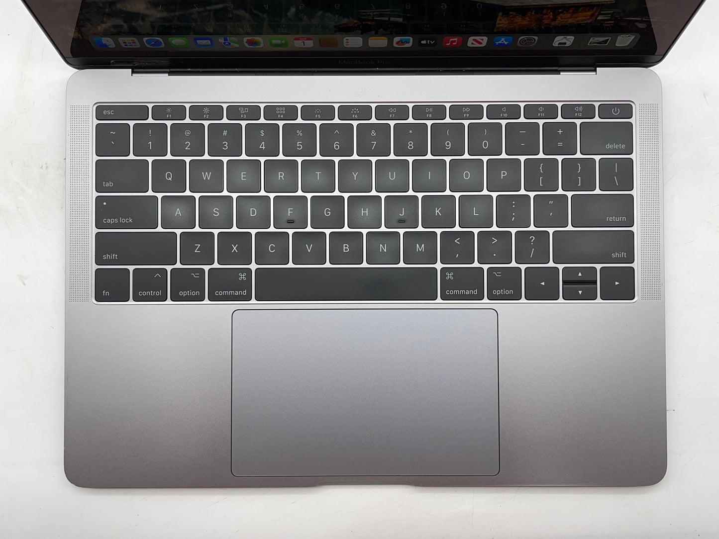 Apple 2017 MacBook Pro 13 in 2.3GHz Dual-Core i5 16GB RAM 128GB SSD IIPG640-Good