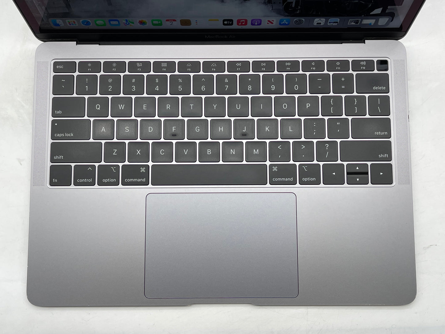 Apple 2018 MacBook Air 13 in 1.6GHz Dual-Core i5 8GB RAM 128GB SSD - Very Good