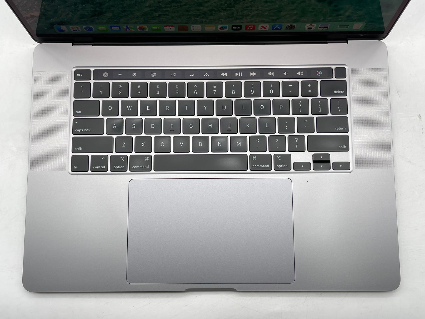 Apple 2019 16" MacBook Pro 2.6GHz 6-Core i7 32GB 512GB SSD RP5300M - Good