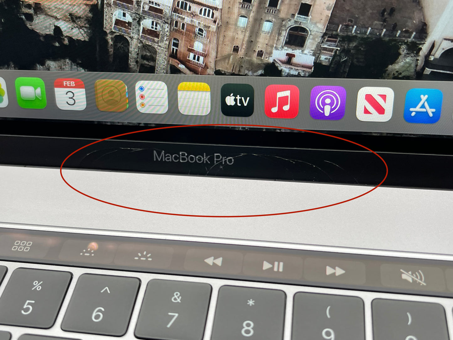 Apple 2018 MacBook Pro 15 in 2.9GHz i9 16GB RAM 512GB SSD RP560X 4GB - Good