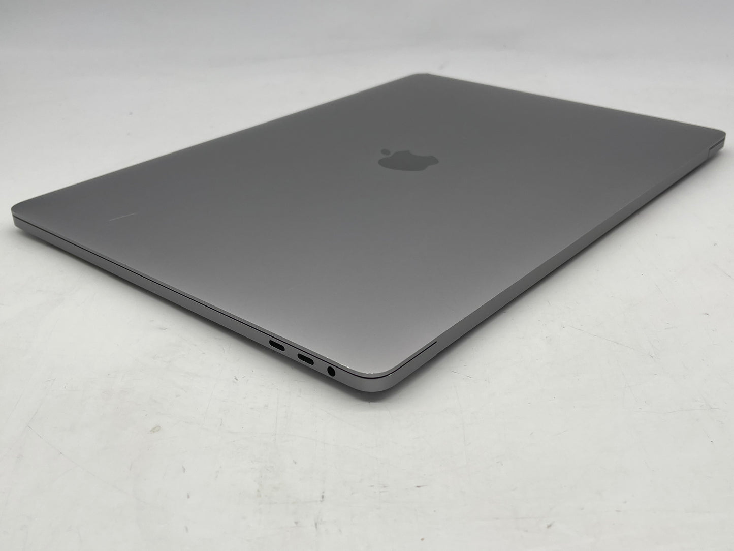 Apple 2018 MacBook Pro 15 in 2.9GHz i9 16GB RAM 512GB SSD RP560X 4GB - Good