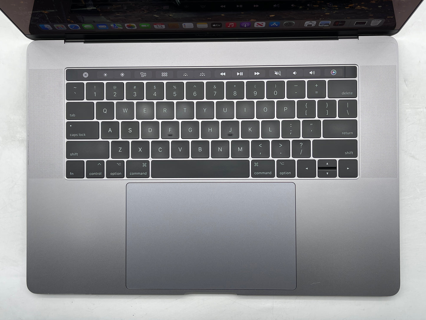 Apple 2016 MacBook Pro 15" 2.7GHz i7 16GB RAM 512GB SSD RP455- Good