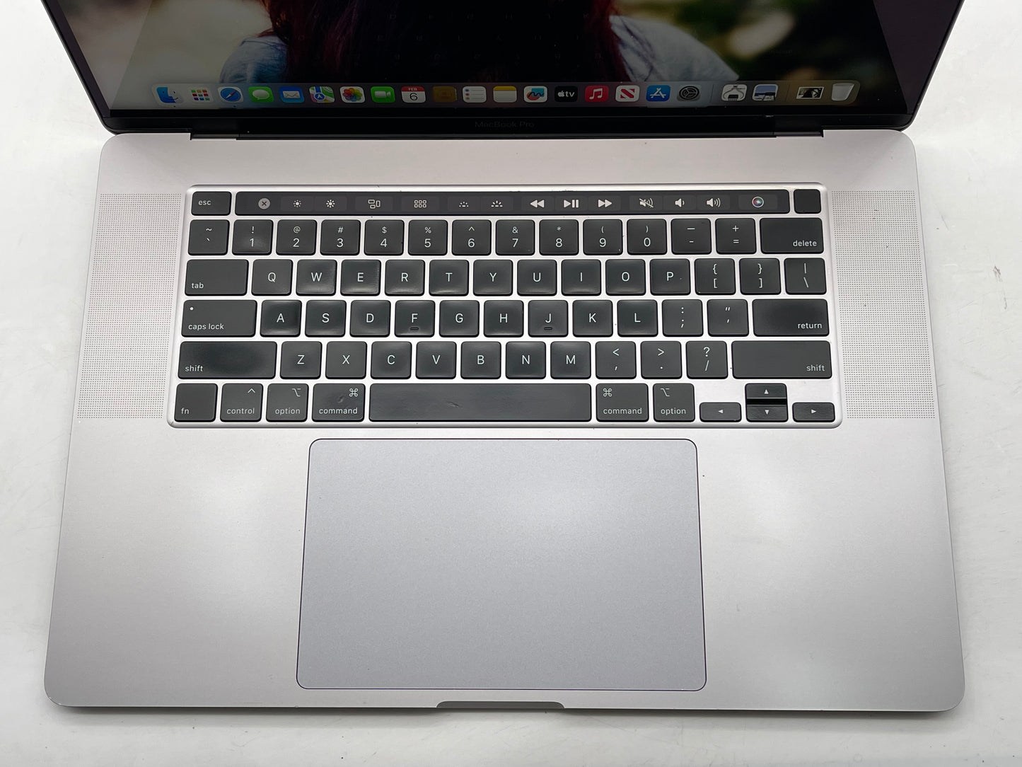 Apple 2019 16" MacBook Pro 2.6GHz i7 16GB RAM 512GB SSD RP5300M 4GB - Good