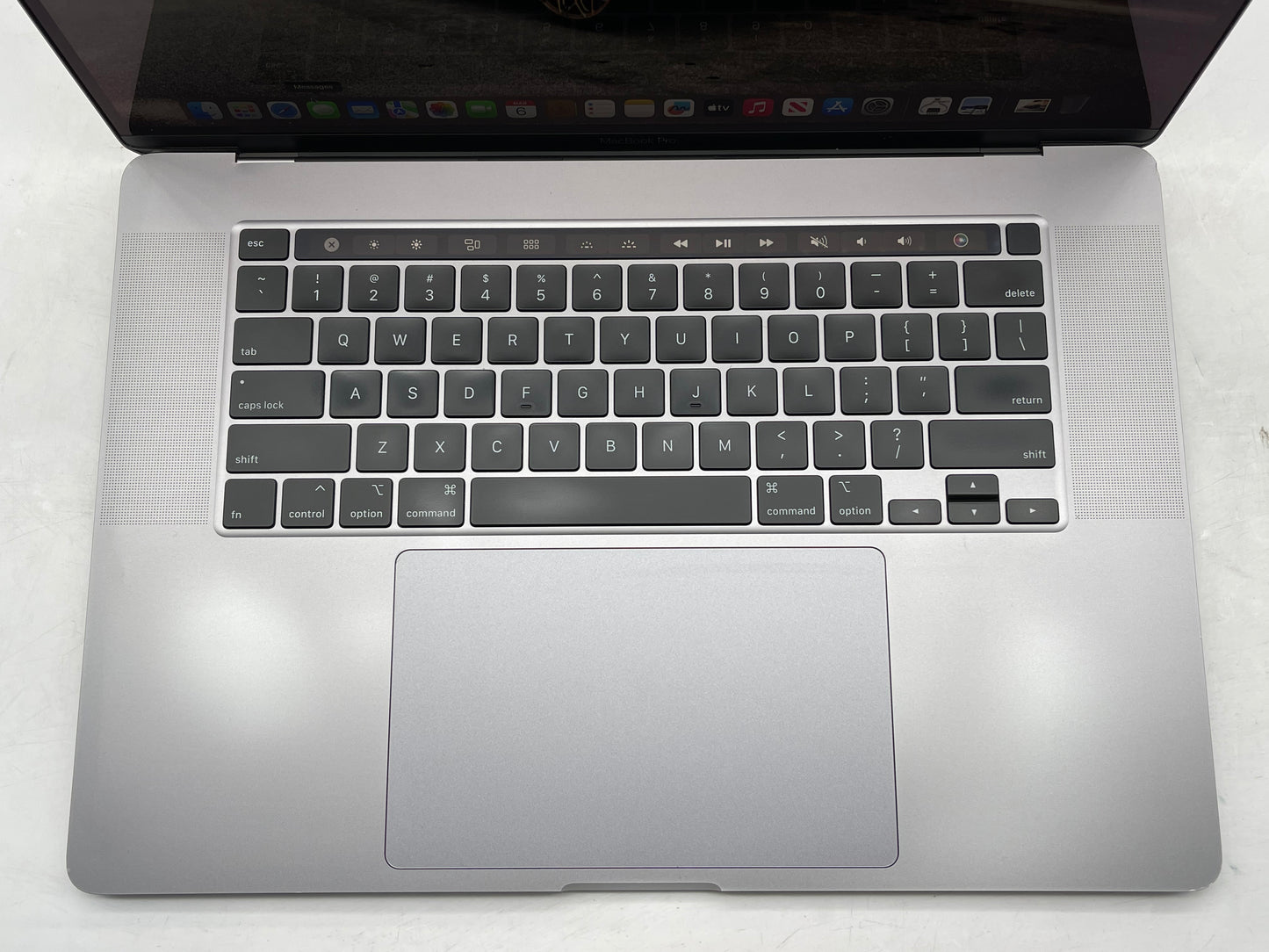 Apple 2019 16" MacBook Pro 2.4GHz 8-Core i9 32GB 1TB SSD RP5300M 4GB - Good