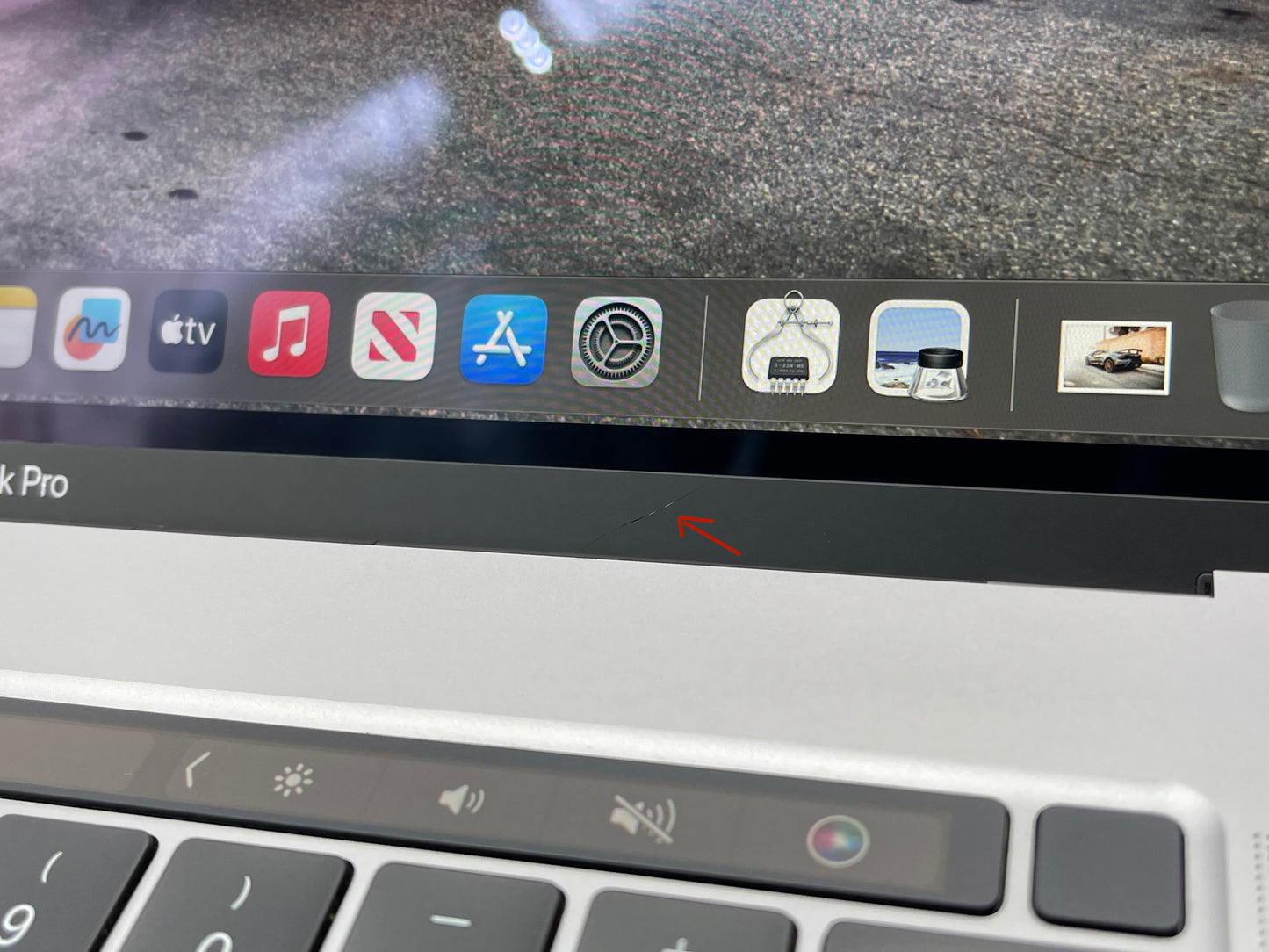 Apple 2019 16" MacBook Pro 2.4GHz 8-Core i9 32GB 1TB SSD RP5300M 4GB - Good