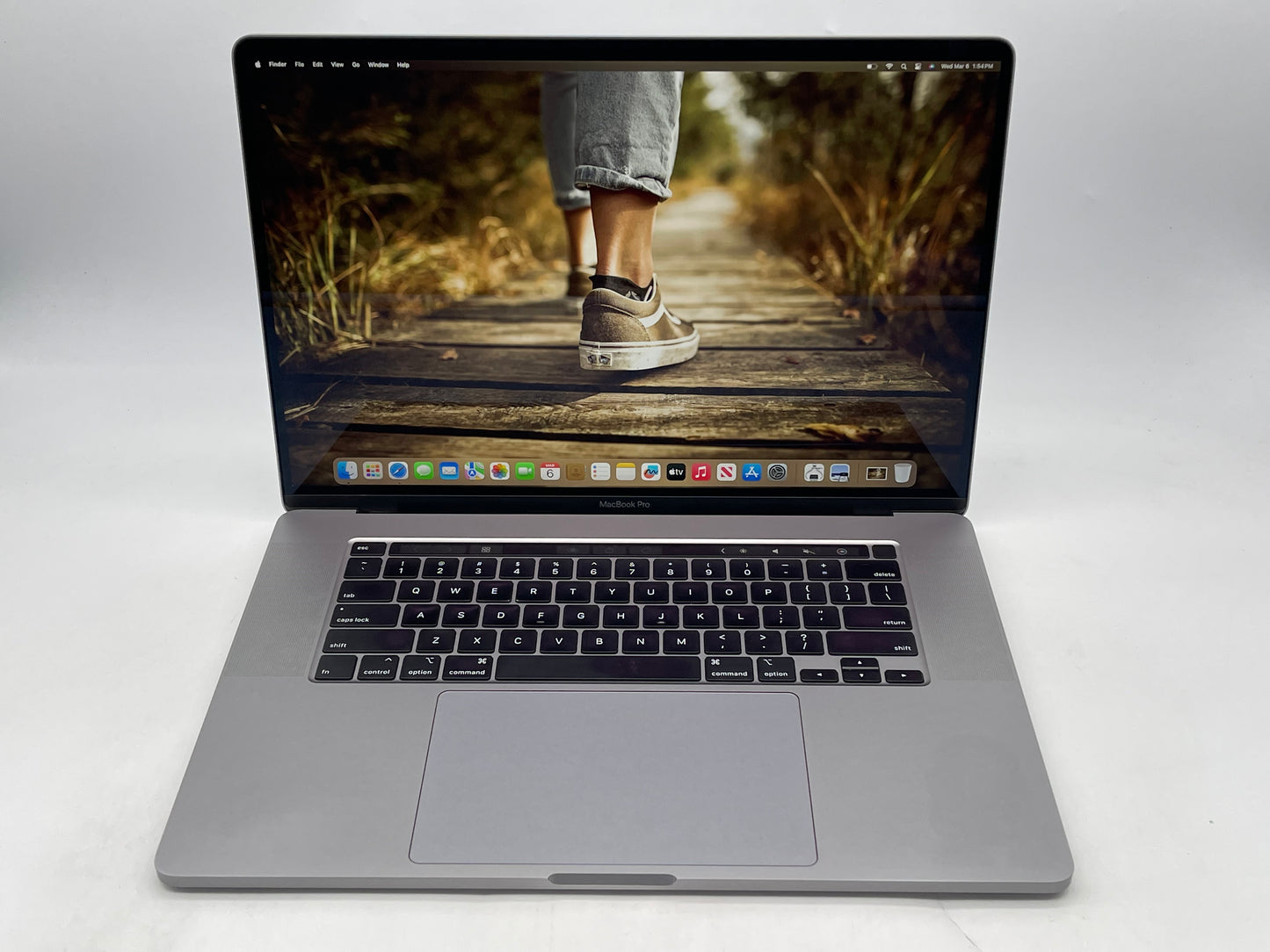 Apple 2019 16" MacBook Pro 2.6GHz i7 16GB RAM 512GB SSD RP5300M 4GB - Very Good