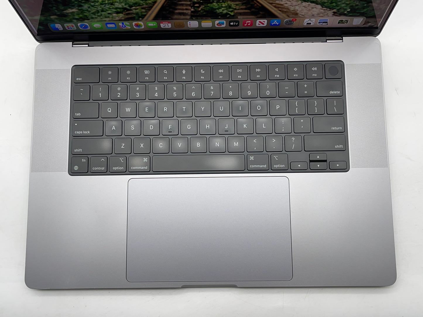 Apple 2021 MacBook Pro 16" M1 Pro (16-Core GPU) 16GB RAM 512GB SSD -Very Good