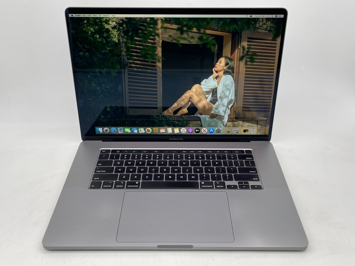 Apple 2019 16" MacBook Pro 2.6GHz i7 16GB RAM 512GB SSD RP5300M 4GB - Very Good