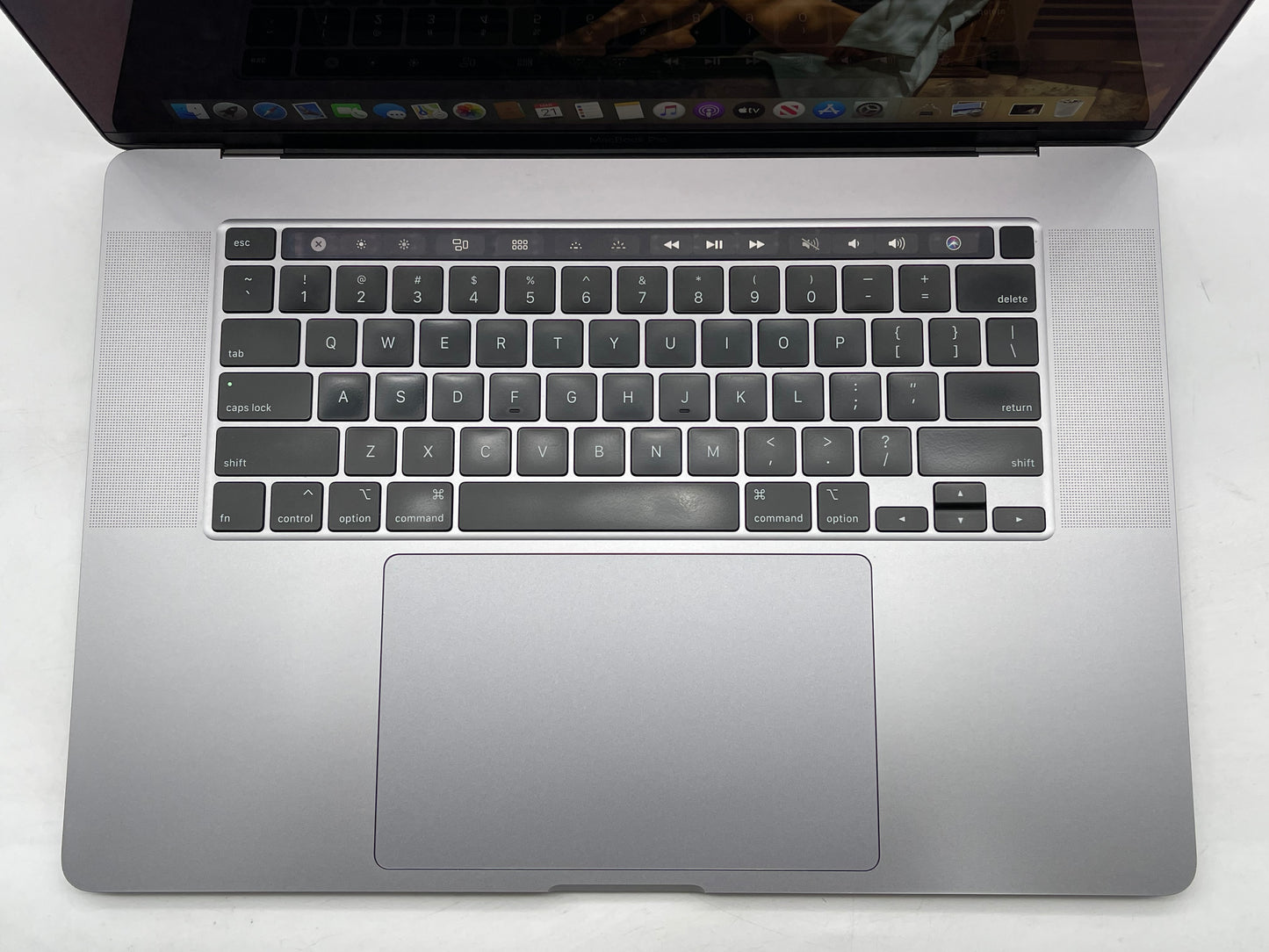 Apple 2019 16" MacBook Pro 2.6GHz i7 16GB RAM 512GB SSD RP5300M 4GB - Very Good