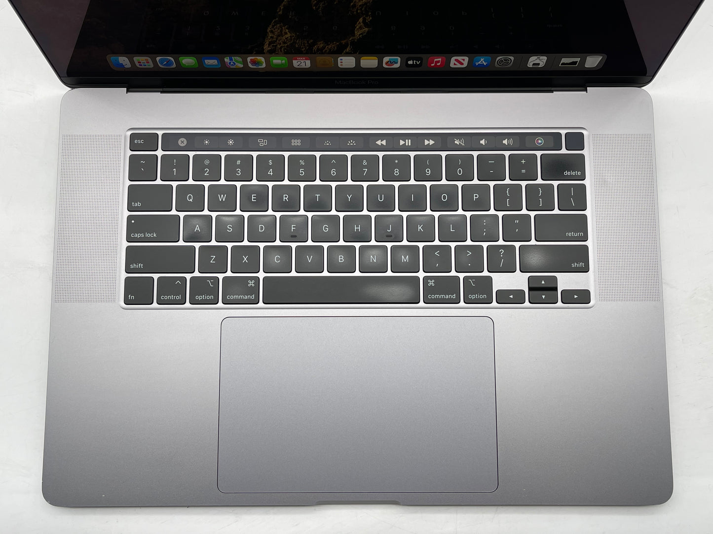 Apple 2019 16" MacBook Pro 2.6GHz i7 16GB RAM 512GB SSD RP5300M 4GB - Very Good