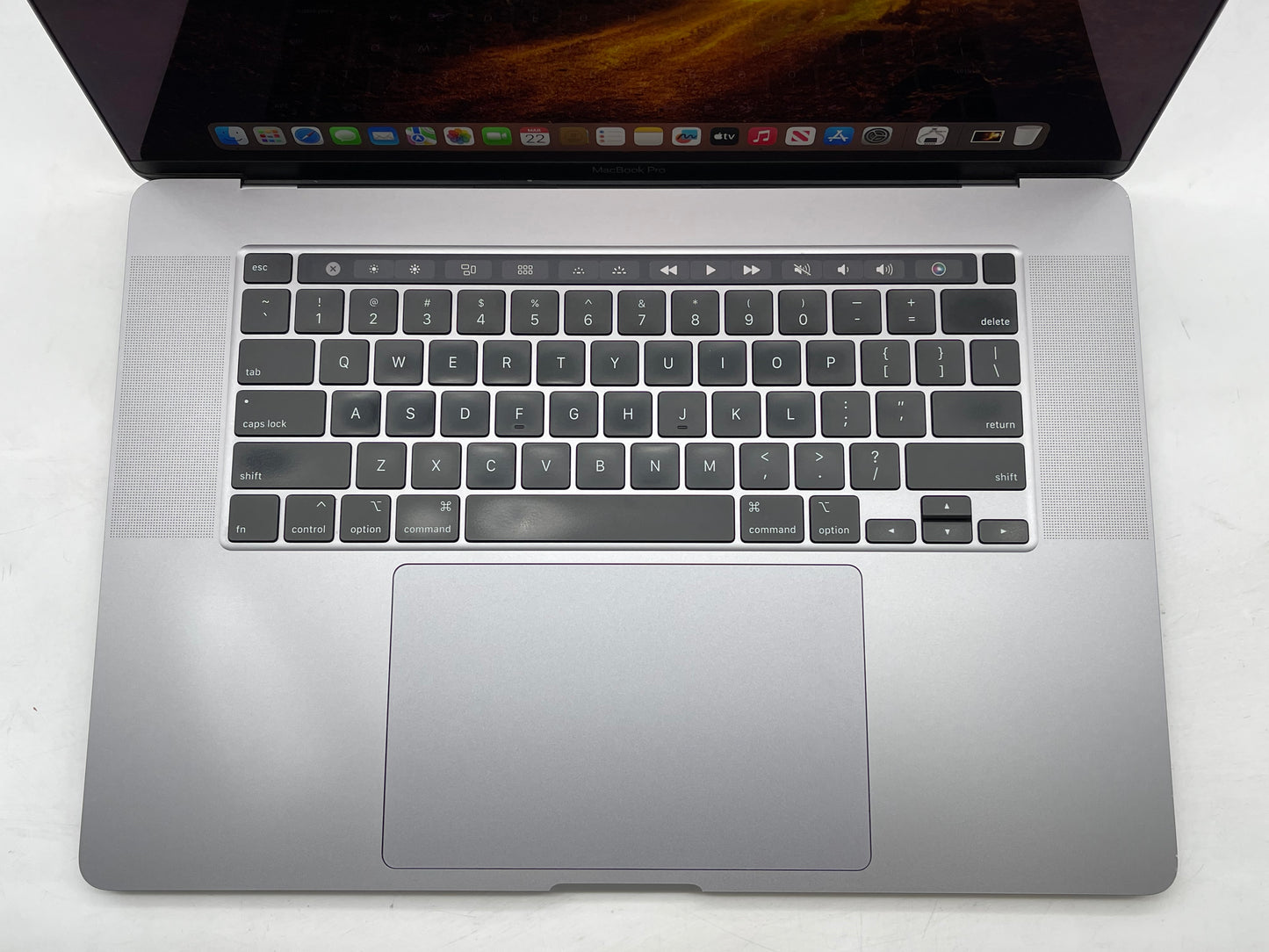 Apple 2019 16" MacBook Pro 2.6GHz i7 16GB RAM 512GB SSD RP5300M 4GB - Very Good