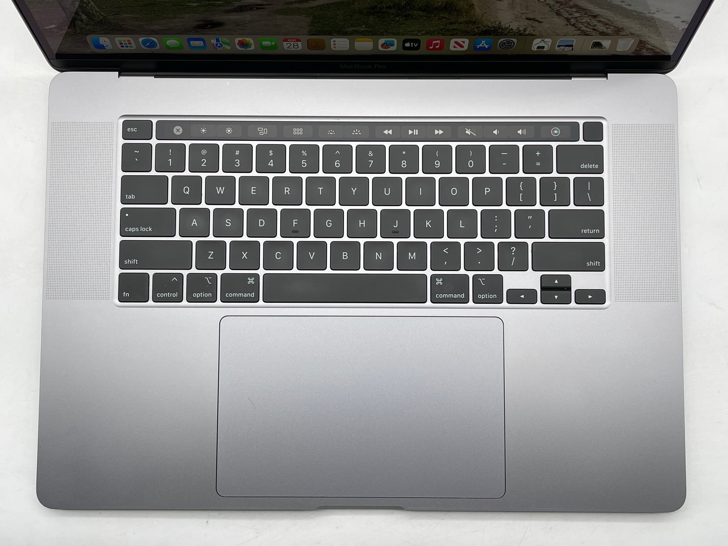 Apple 2019 16" MacBook Pro 2.4GHz 8-Core i9 16GB RAM 512GB SSD RP5300M-Very Good