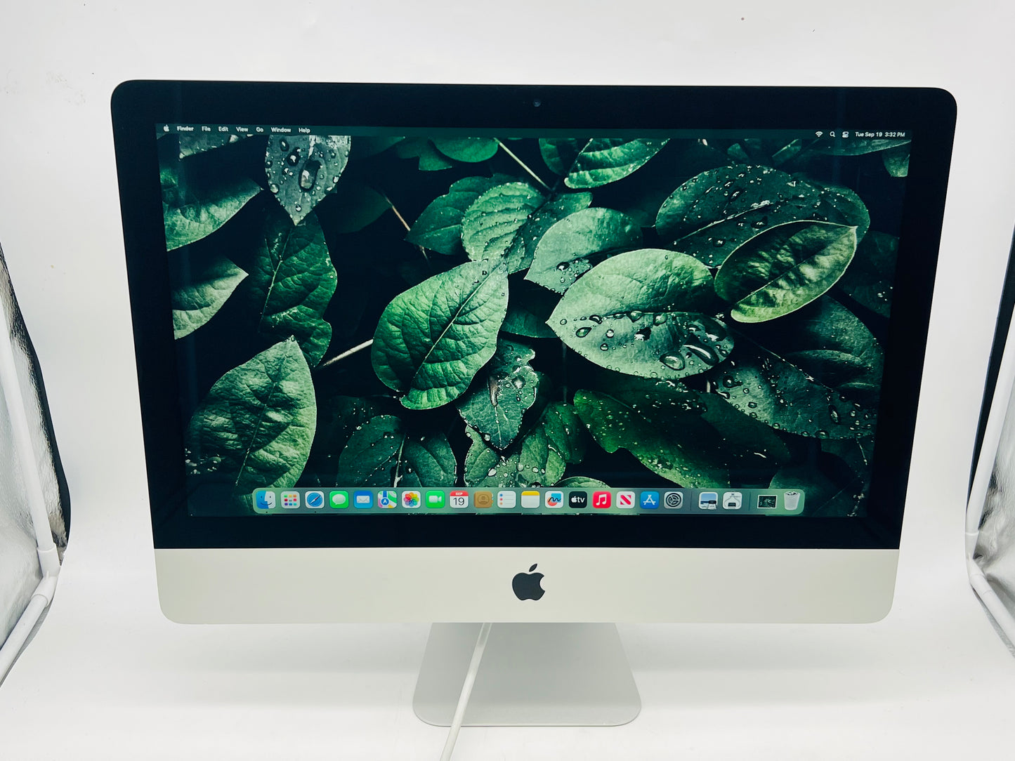 Apple 2017 21.5" iMac 4K 2.3GHz Dual-Core i5 8GB 256GB SSD IIPG640 - Very Good