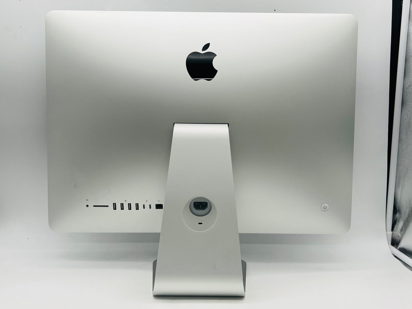 Apple 2017 21.5" iMac 4K 2.3GHz Dual-Core i5 8GB 256GB SSD IIPG640 - Very Good