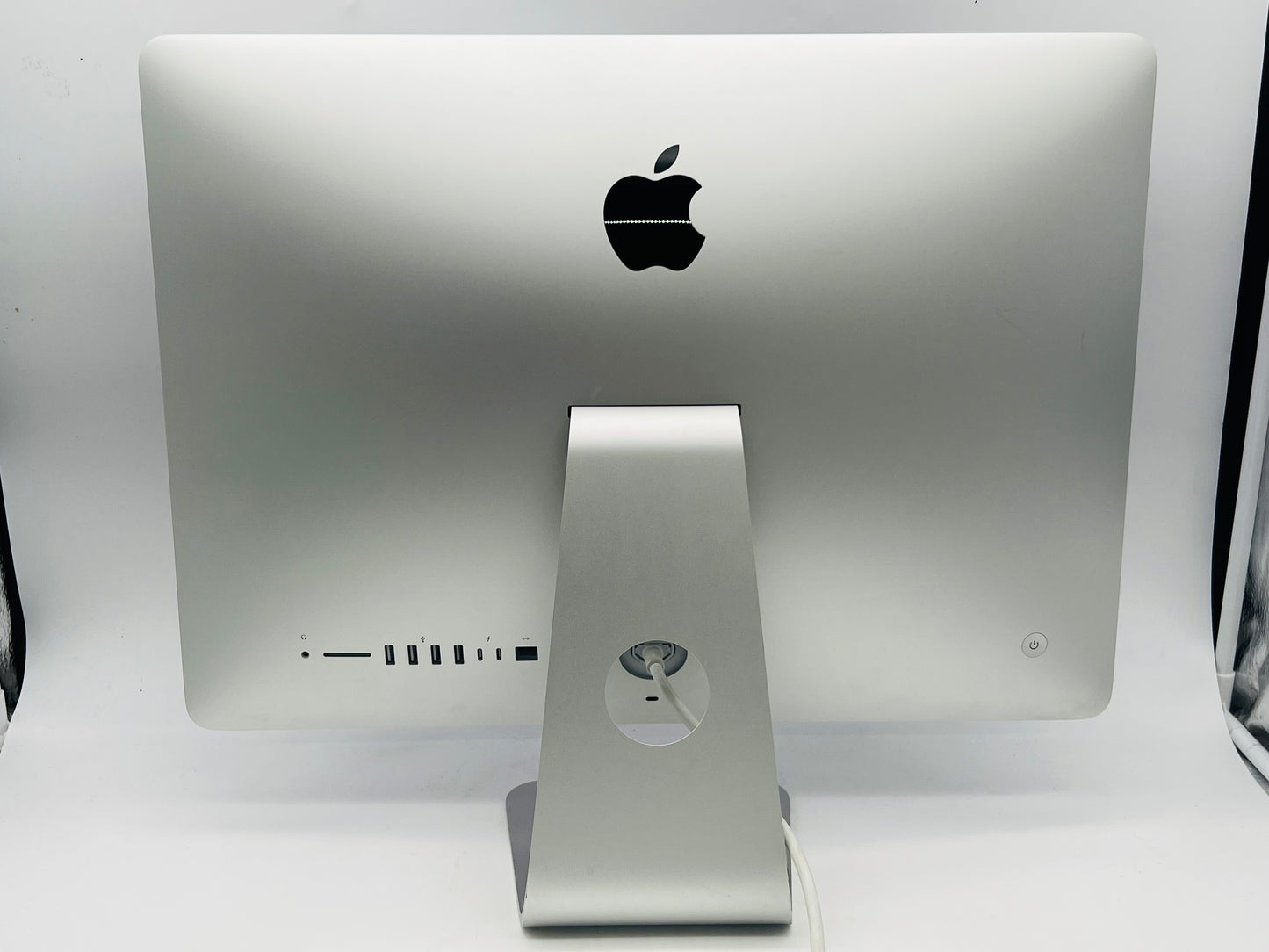 Apple 2017 21.5" iMac 4K 3.4GHz Quad-Core i5 8GB 1TB HDD RP560 4GB - Excellent