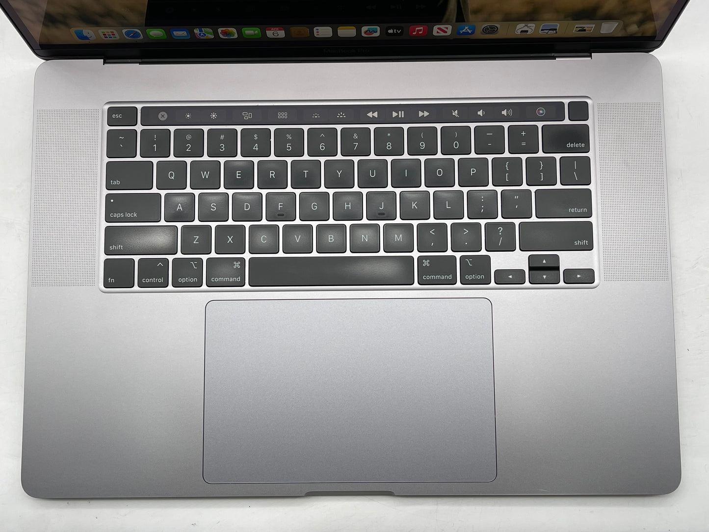 Apple 2019 16" MacBook Pro 2.6GHz i7 16GB RAM 512GB SSD RP5300M 4GB - Very Good