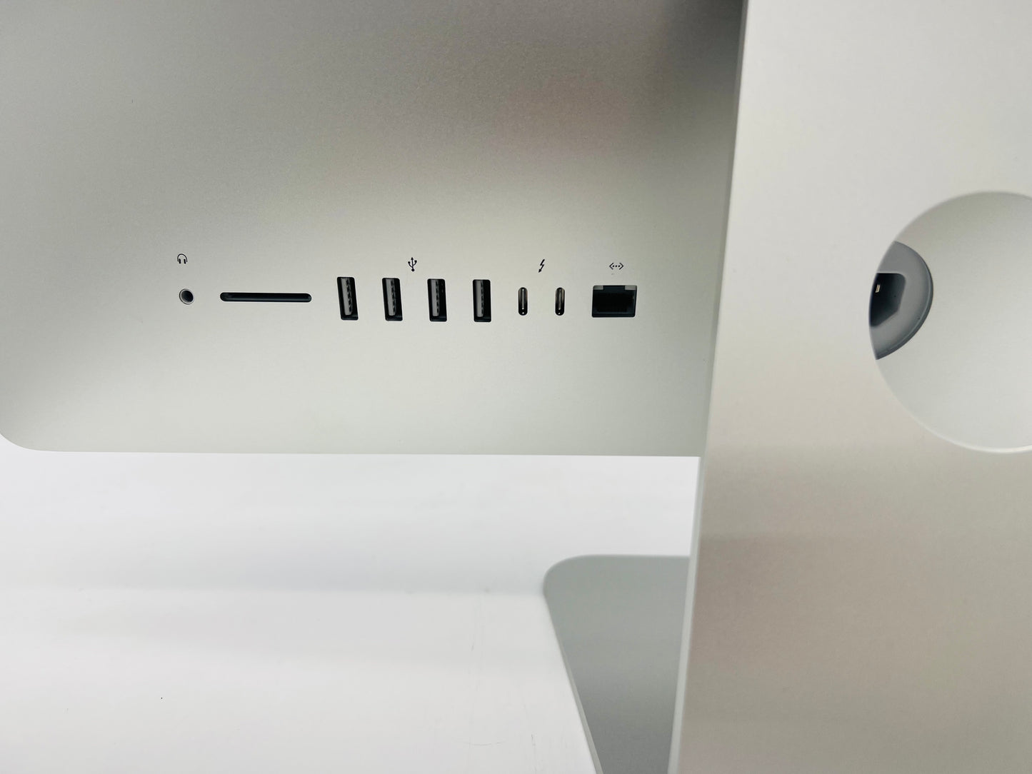 Apple 2017 21.5" iMac 4K 3.6GHz i7 32GB 512GB SSD RP560 4GB