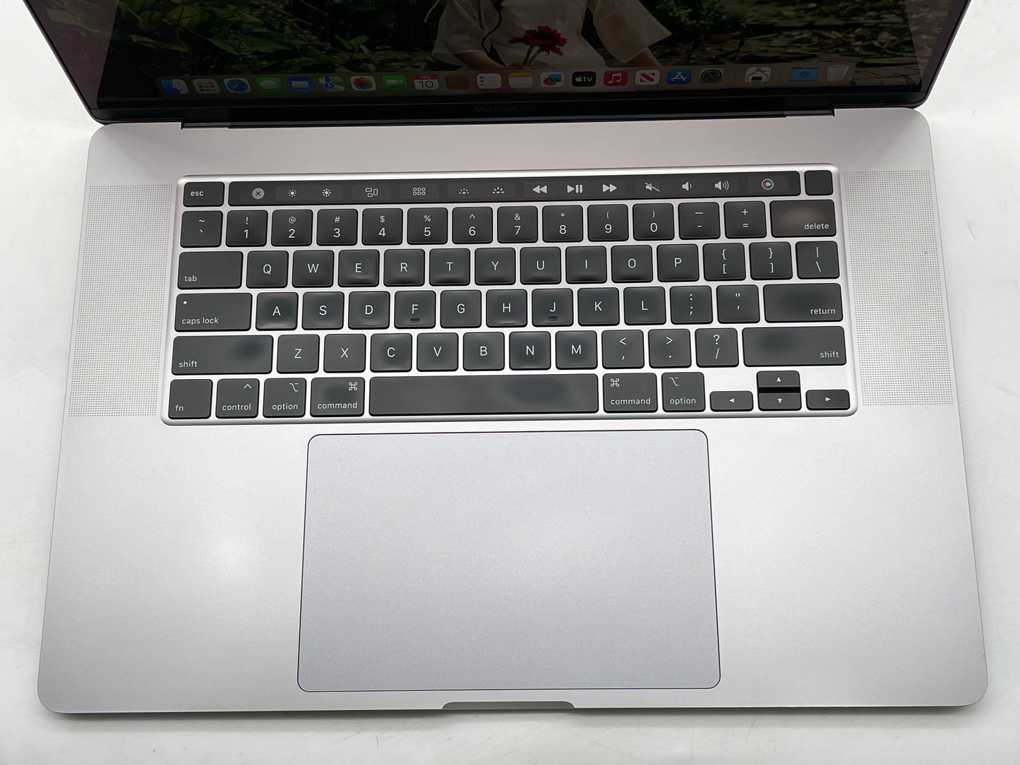 Apple 2019 16" MacBook Pro 2.6GHz i7 16GB RAM 512GB SSD RP5300M 4GB - Very Good