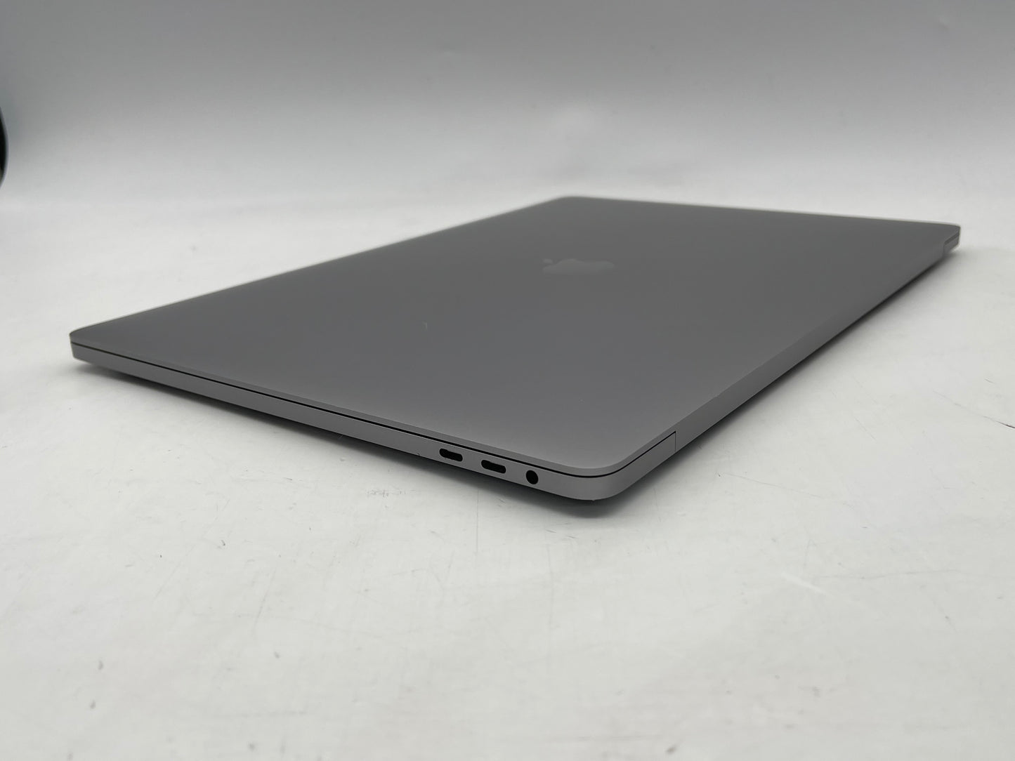 Apple 2019 16" MacBook Pro 2.6GHz i7 16GB RAM 512GB SSD RP5300M 4GB - Very Good