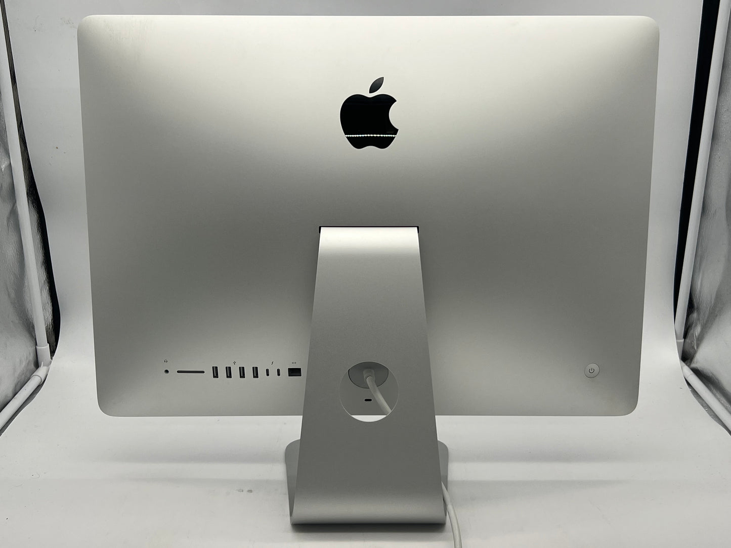 Apple 2019 21.5" 4K iMac 3GHz 6-Core i5 8GB 512GB SSD RP560X 4GB- Very Good