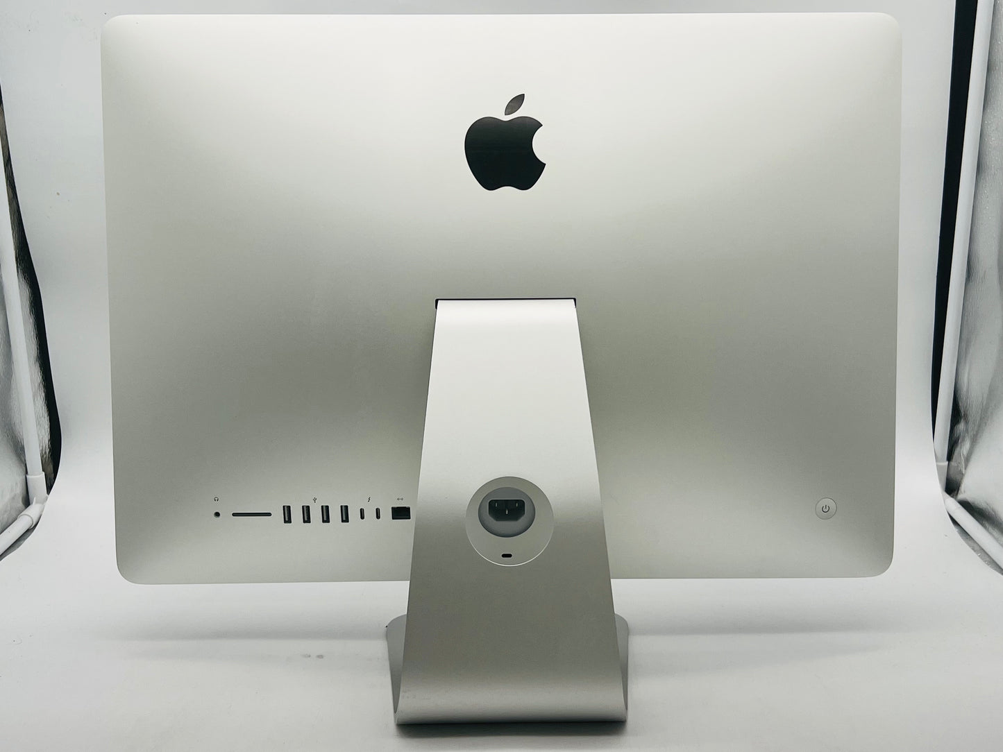 Apple 2019 21.5" 4K iMac 3.6GHz Quad-Core i3 8GB 512GB SSD RP555X 2GB- Good