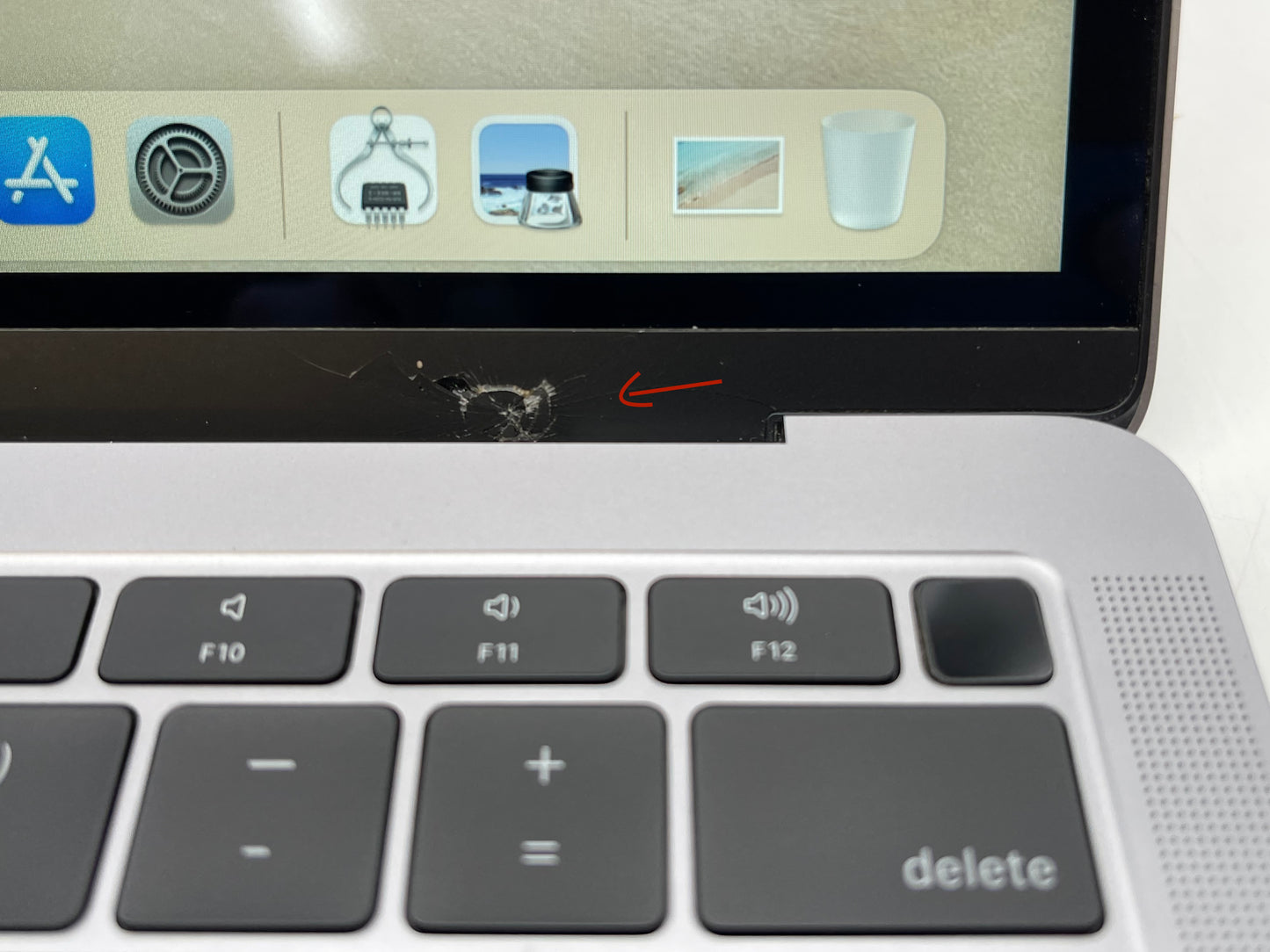 Apple 2018 MacBook Air 13 in 1.6GHz Dual-Core i5 16GB RAM 128GB SSD - Good