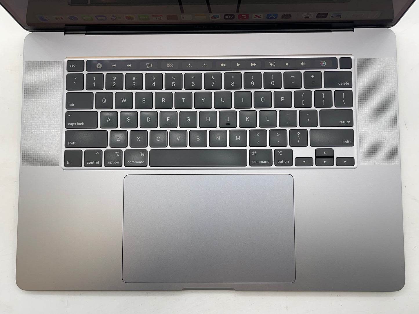Apple 2019 16" MacBook Pro 2.4GHz 8-Core i9 32GB 1TB SSD RP5500M 8GB - Very Good