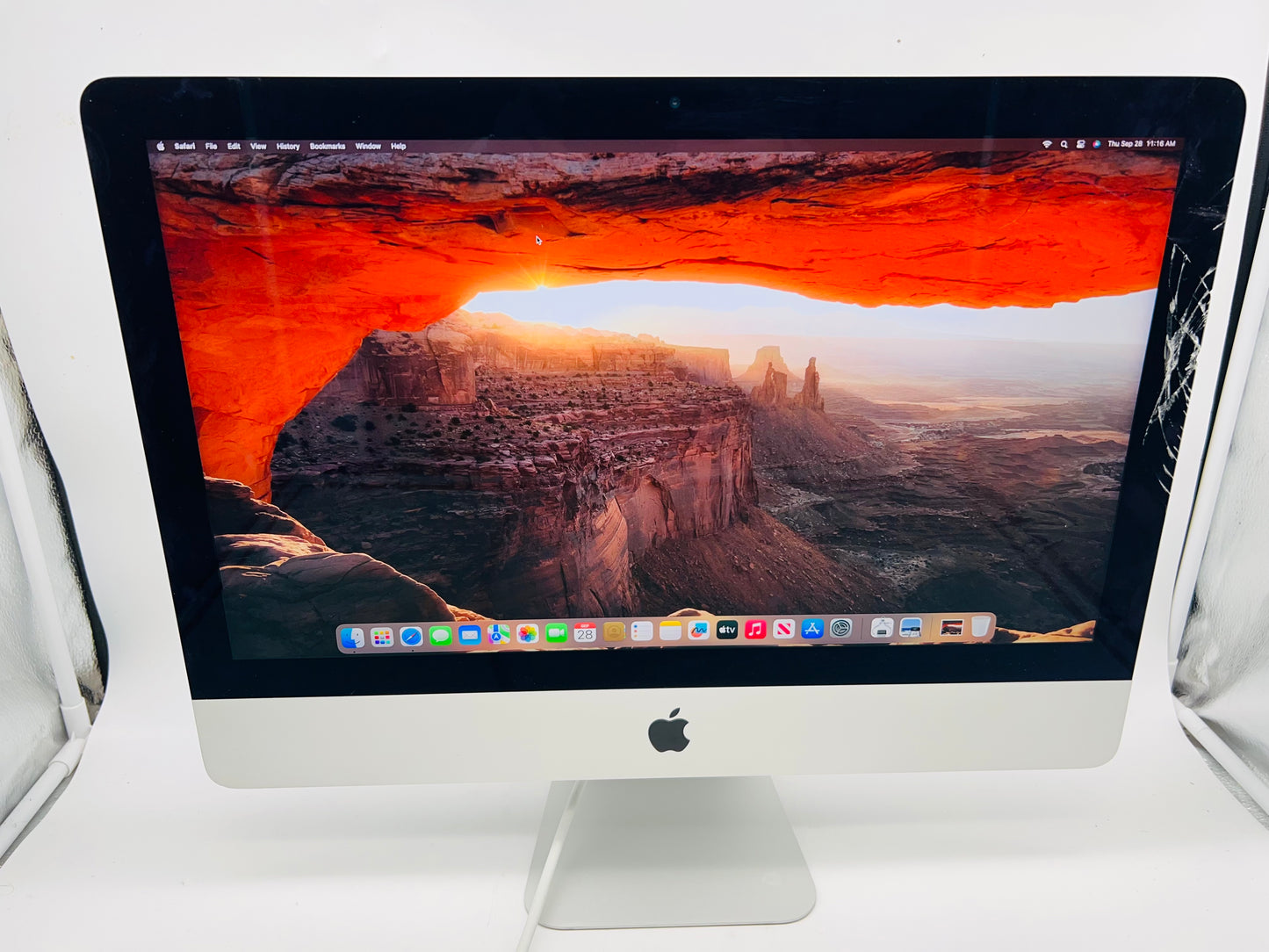 Apple 2019 21.5" iMac 3GHz 6-Core i5 8GB 1TB FD RP560X 4GB- Cracked Screen