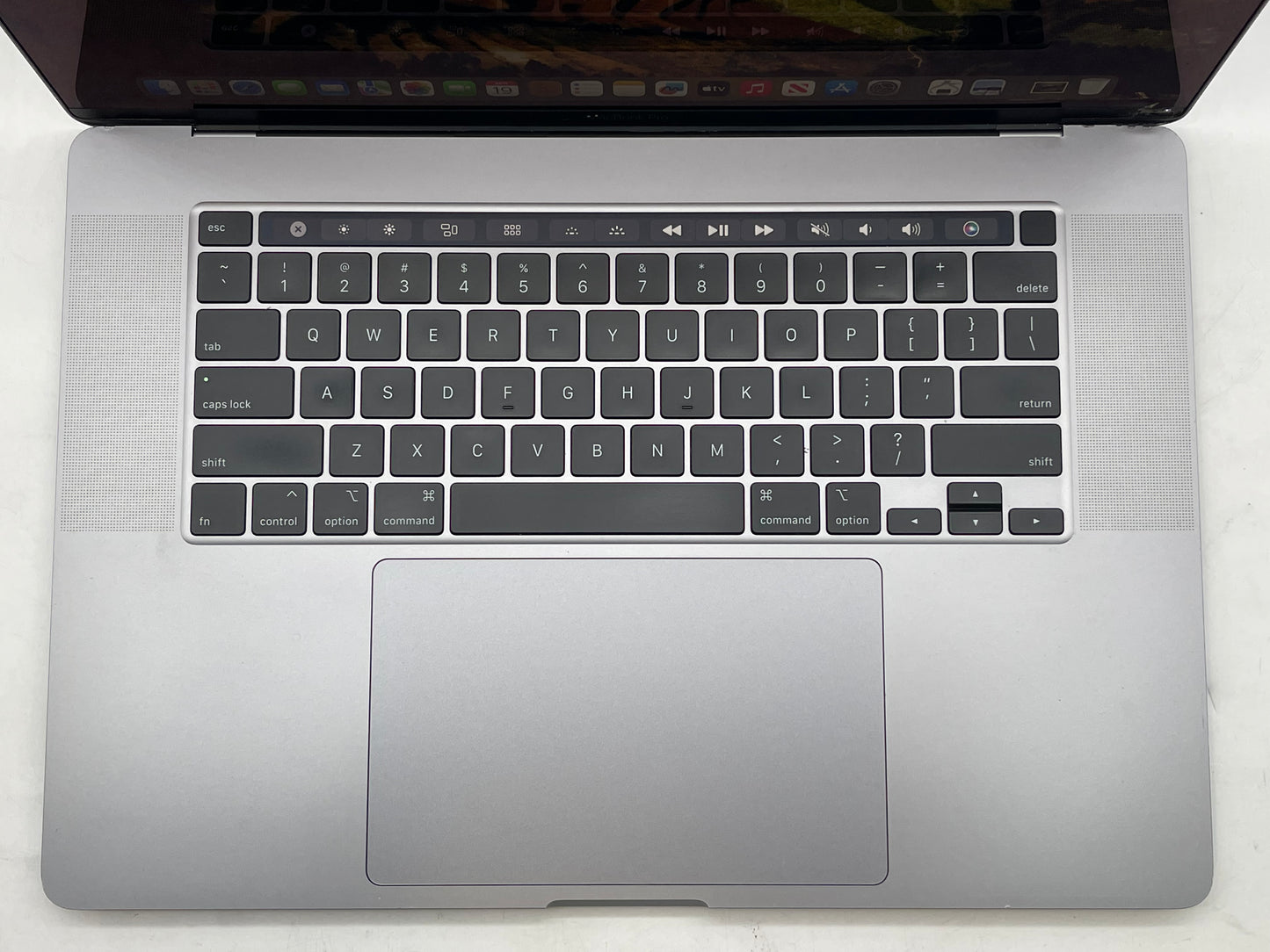 Apple 2019 16" MacBook Pro 2.4GHz 8-Core i9 64GB 1TB SSD RP5500M 8GB - READ