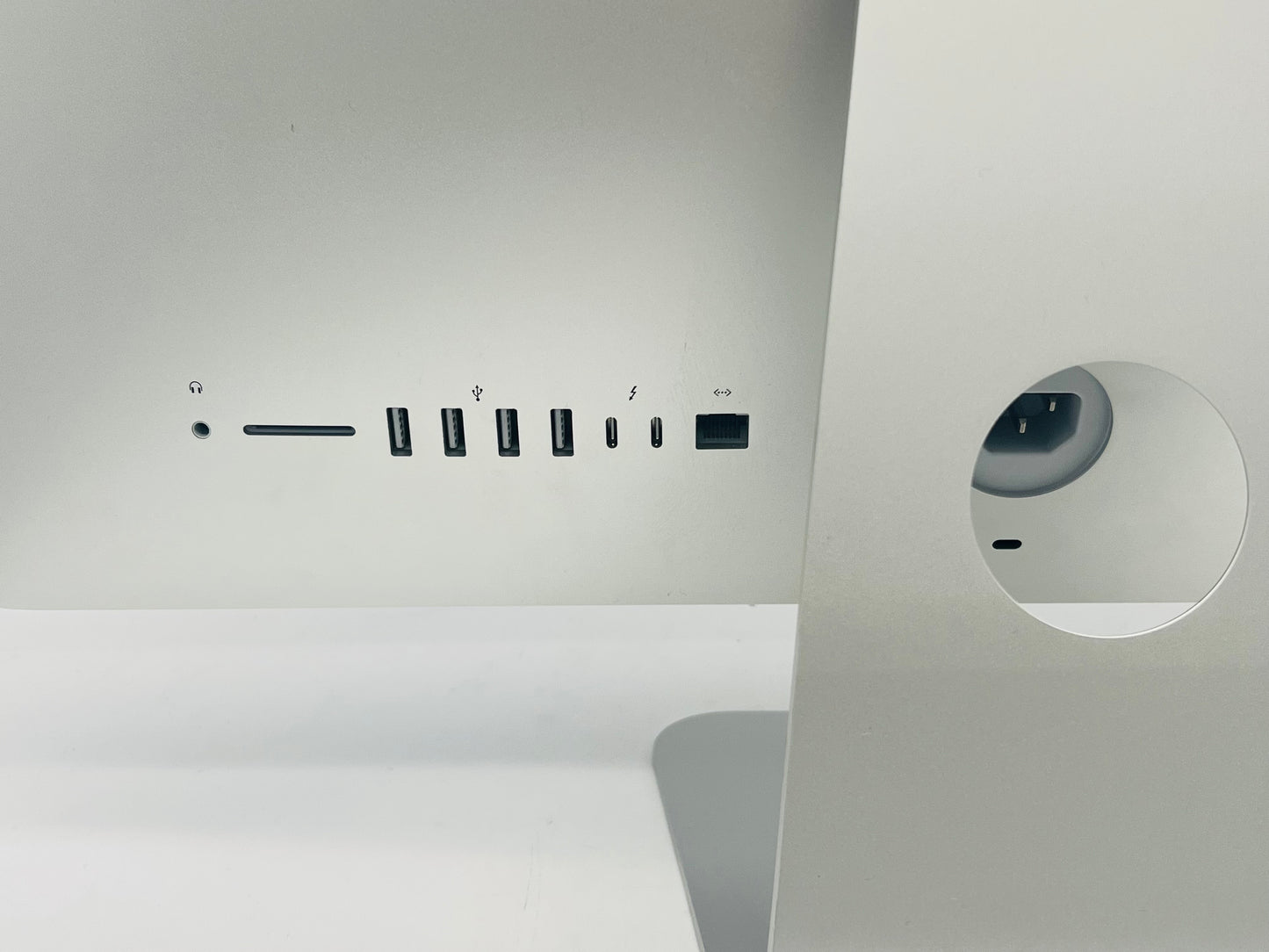 Apple 2019 21.5" iMac 3GHz 6-Core i5 8GB 1TB FD RP560X 4GB