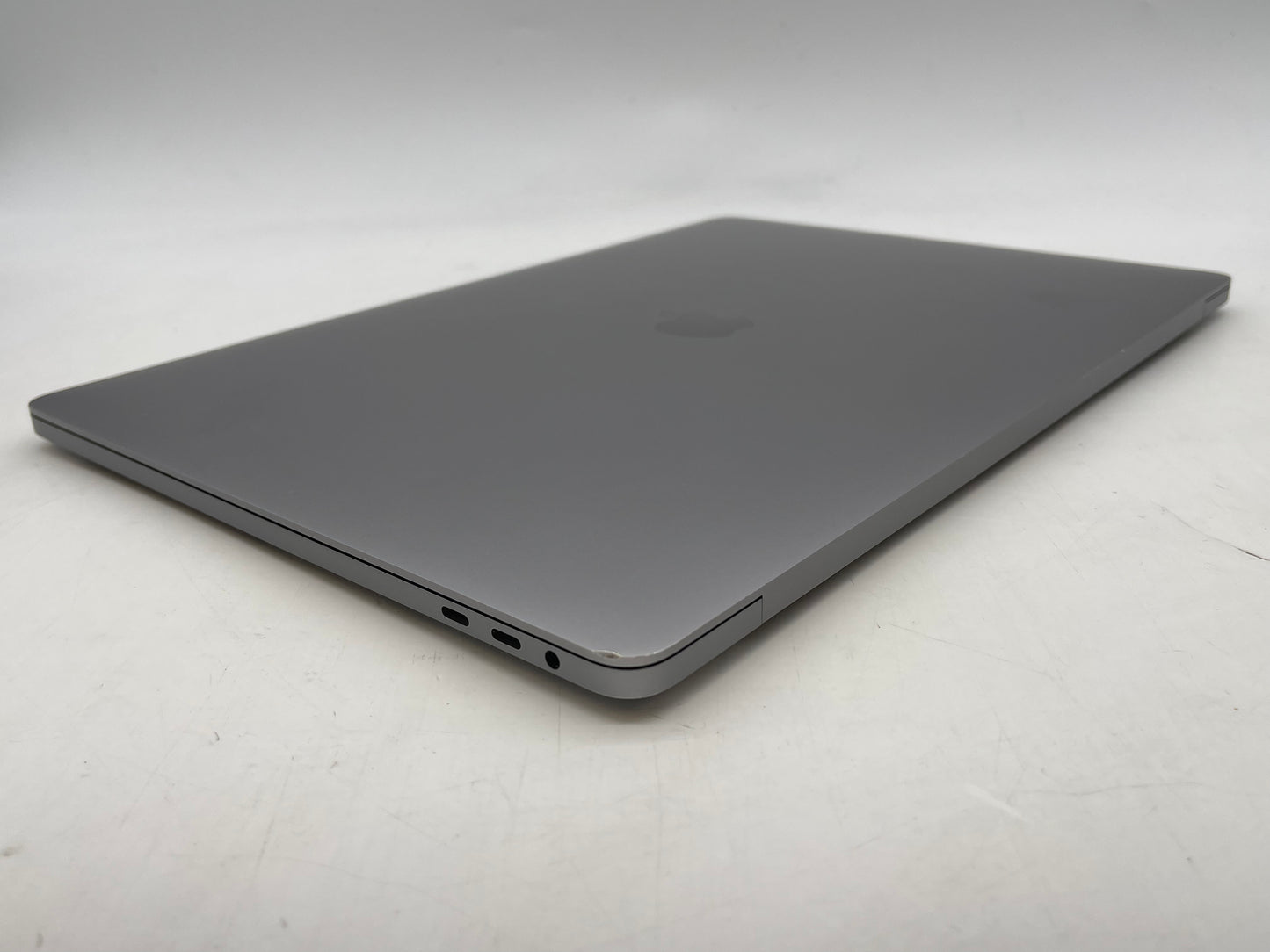 Apple 2019 16" MacBook Pro 2.6GHz 6-Core i7 16GB RAM 1TB SSD RP5300M - Good