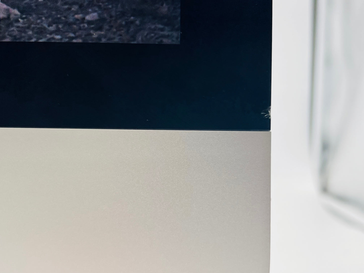 Apple 2017 21.5" iMac 4K 2.3GHz Dual-Core i5 8GB 256GB SSD IIPG640