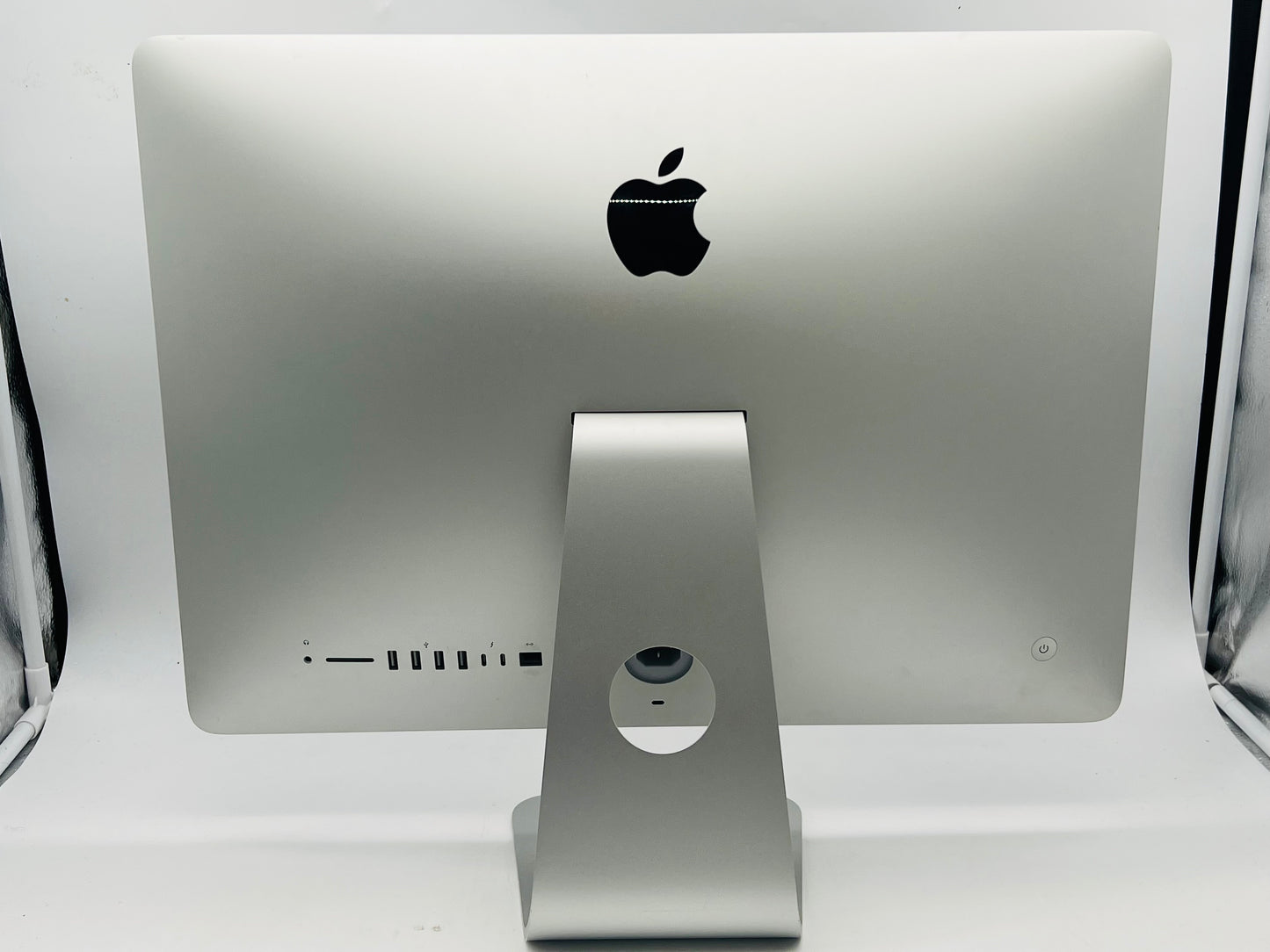 Apple 2017 21.5" iMac 4K 2.3GHz Dual-Core i5 8GB 256GB SSD IIPG640