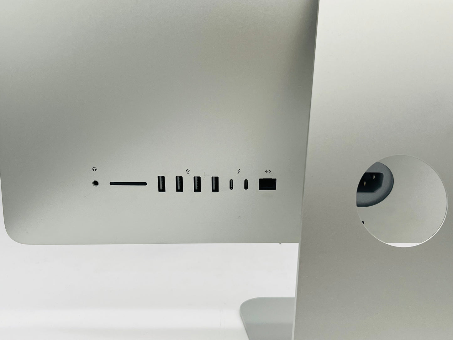 Apple 2017 21.5" iMac 4K 2.3GHz Dual-Core i5 8GB 256GB SSD IIPG640