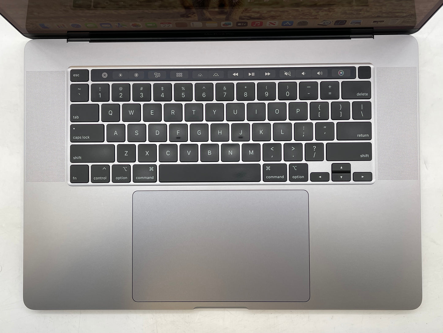 Apple 2019 16" MacBook Pro 2.4GHz 8-Core i9 32GB 1TB SSD RP5500M 4GB - Very Good