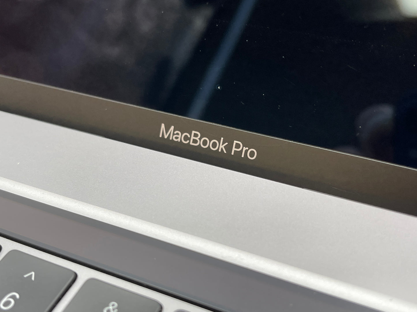 Apple 2019 16" MacBook Pro 2.6GHz i7 16GB RAM 512GB SSD RP5300M 4GB - Good