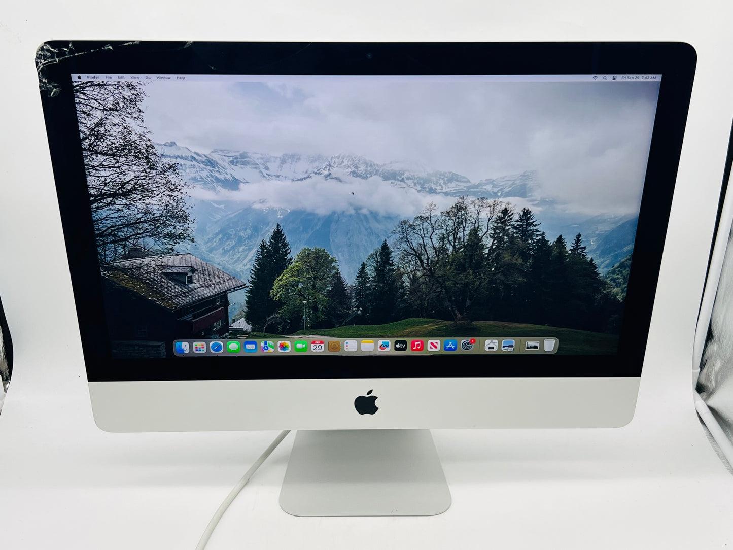 Apple 2019 21.5" iMac 3GHz 6-Core i5 16GB 1TB FD RP560X 4GB- Cracked Screen