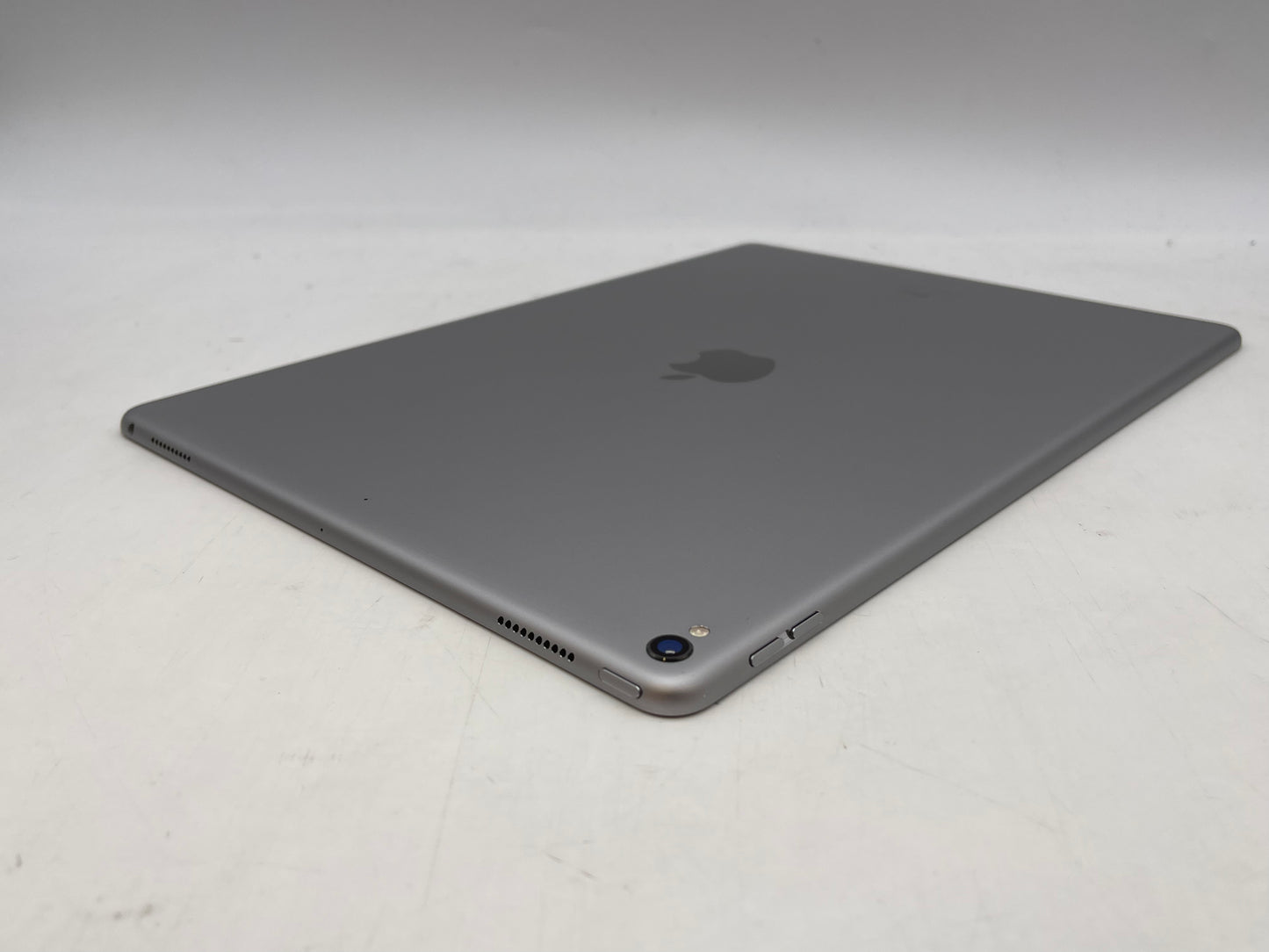 Apple 2017 iPad pro (2nd-generation) (12.9-inch) 64GB Wifi Only- Very Good