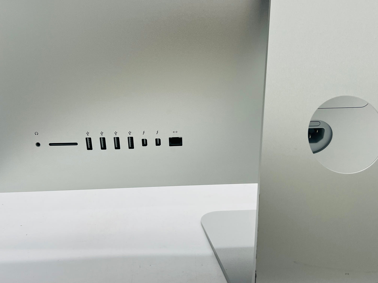 Apple 2015 27" iMac 4GHz Quad-Core i7 32GB 1TB FD R9 M395X 4GB