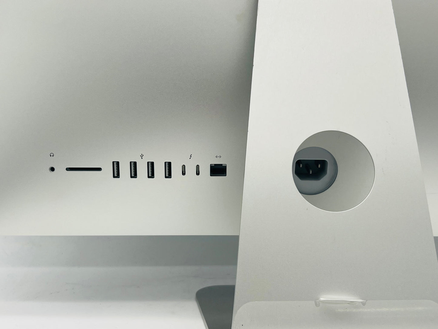 Apple 2019 21.5" iMac 3GHz 6-Core i5 16GB 1TB FD RP560X 4GB- Excellent