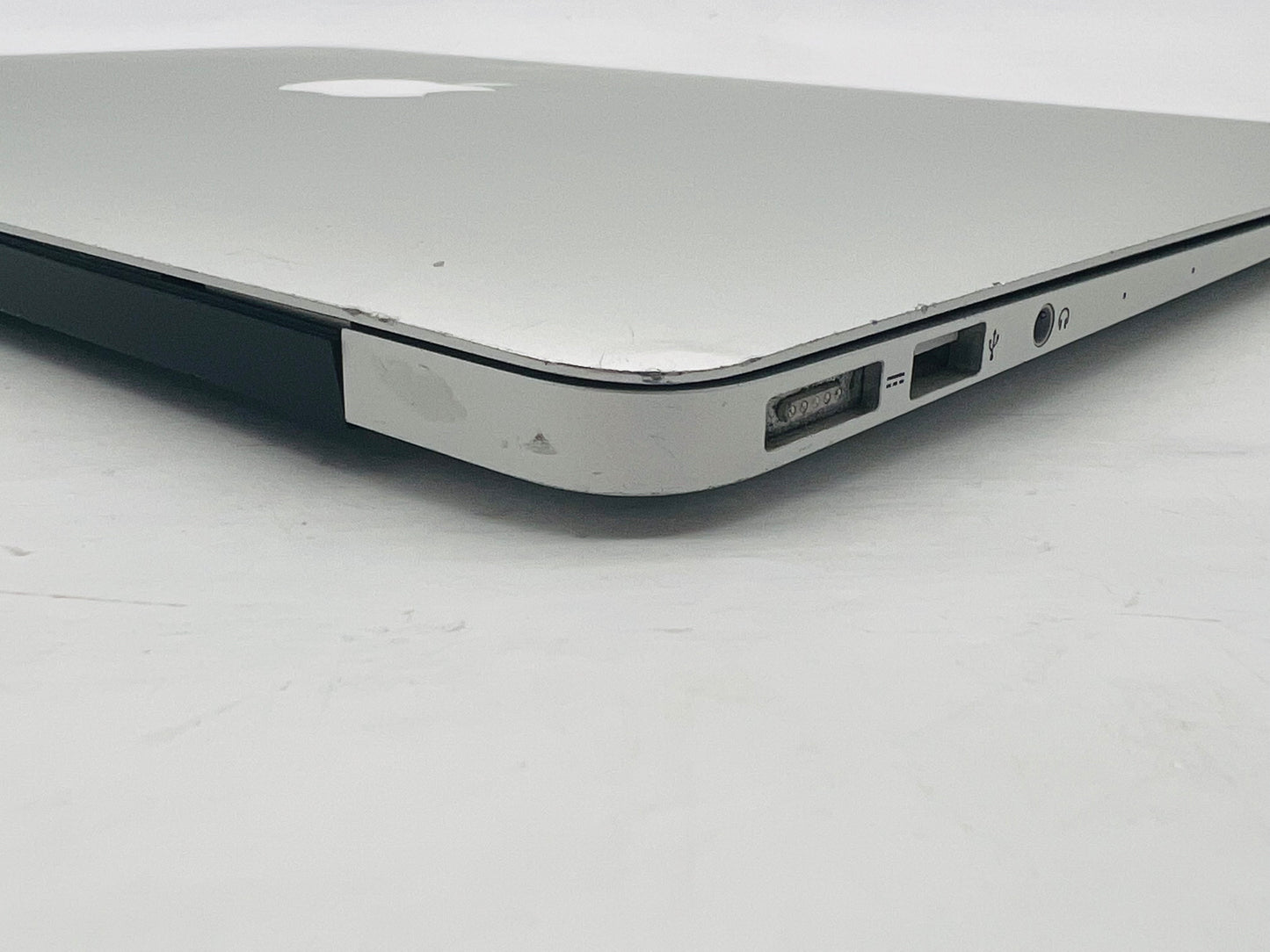 Apple 2017 MacBook Air 13 in 1.8GHz Dual Core i5 8GB Ram 128GB SSD Intel HD 6000