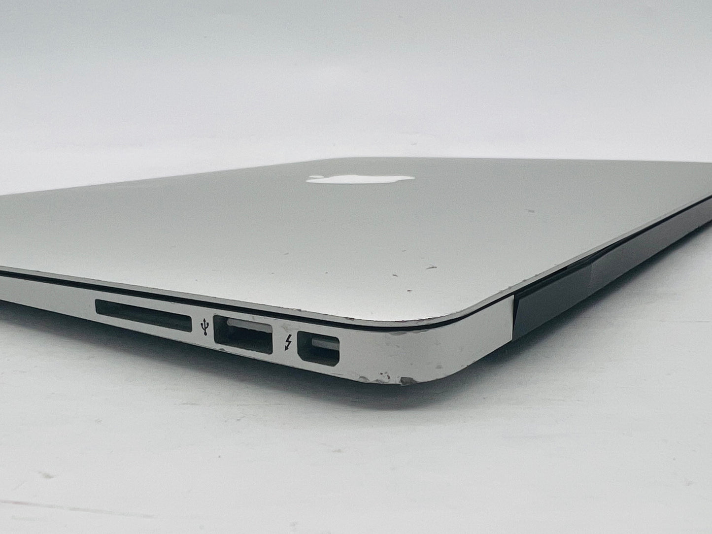 Apple 2017 MacBook Air 13 in 1.8GHz Dual Core i5 8GB Ram 128GB SSD Intel HD 6000