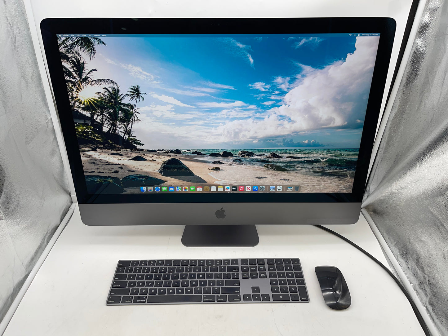 Apple 2017 iMac Pro 2.5GHz 14-Core Xeon 64GB RAM 1TB SSD Vega 64 16GB - READ