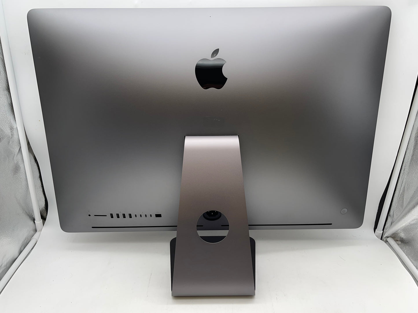Apple 2017 iMac Pro 2.5GHz 14-Core Xeon 64GB RAM 1TB SSD Vega 64 16GB - READ