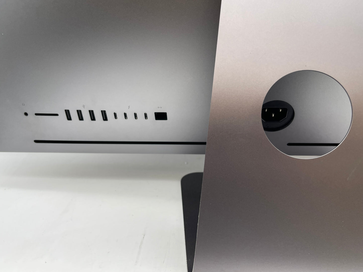 Apple 2017 iMac Pro 2.5GHz 14-Core Xeon 64GB RAM 1TB SSD Vega 64 16GB - READ